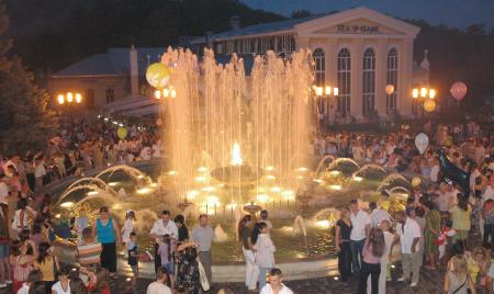 Вечерний фонтан г. Ессентуки